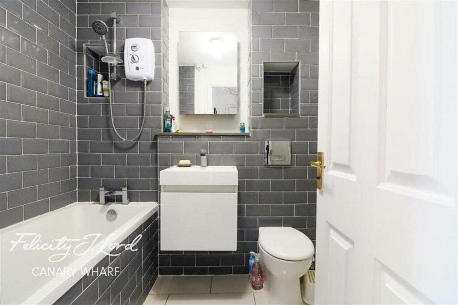 Flat Ferguson Close in Greater London