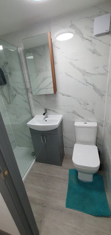 Room Chandos Grove in Salford