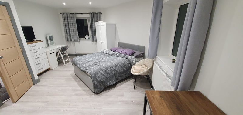 Room Chandos Grove in Salford