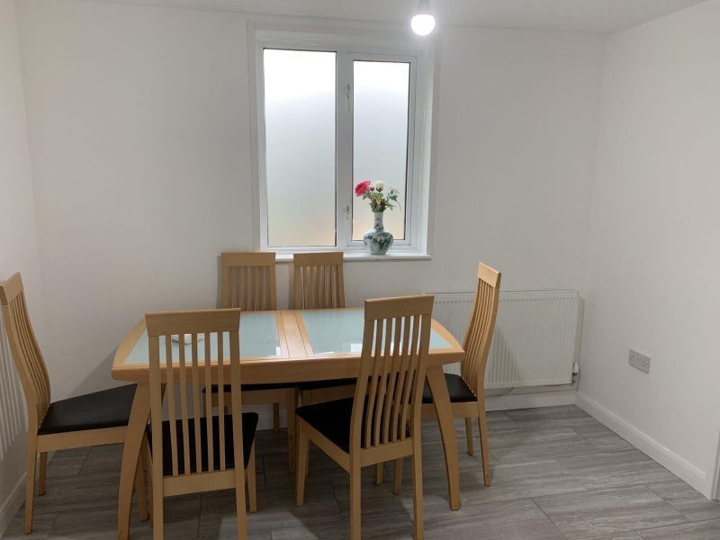 Room Thimbler Road in Coventry