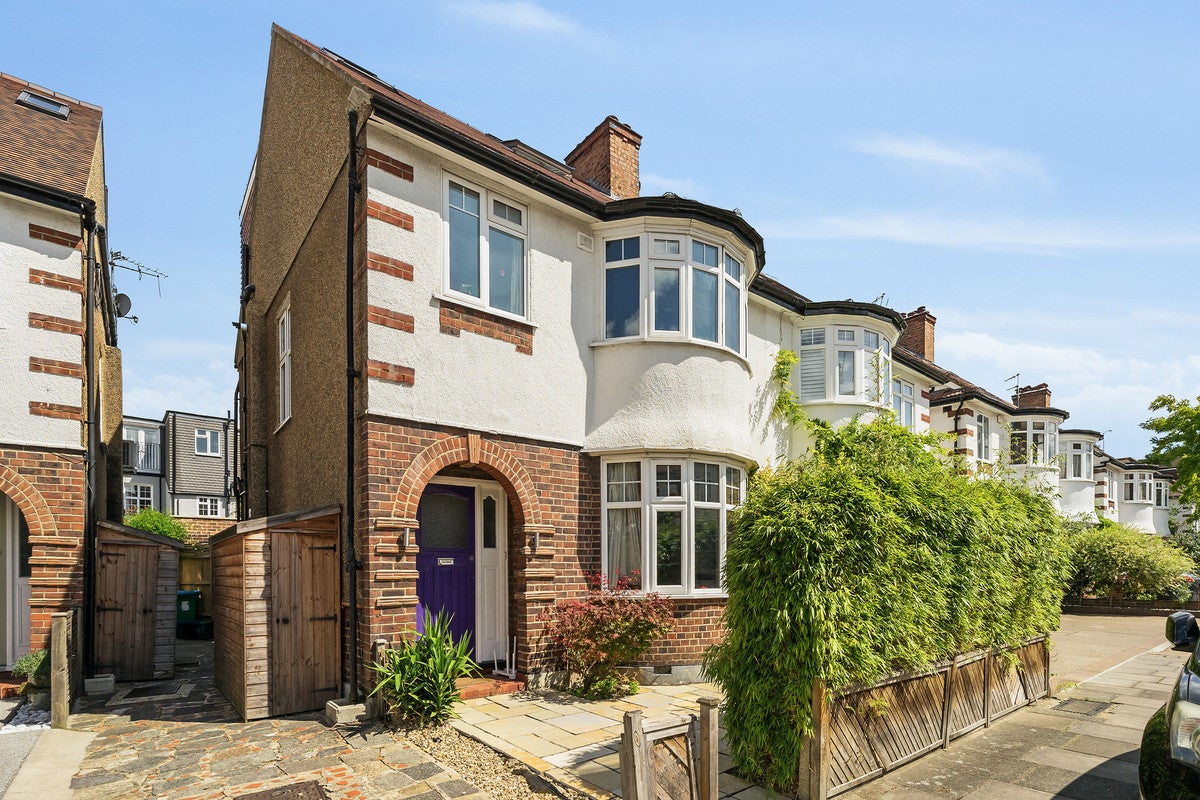 House Eastbourne Gardens in Greater London