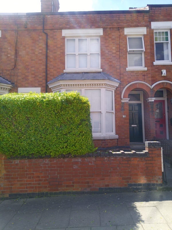 Room Daneshill Road in Leicester