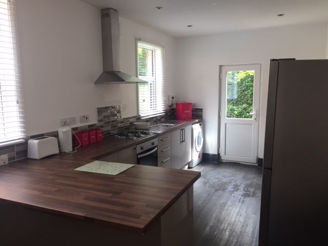 Room Daneshill Road in Leicester
