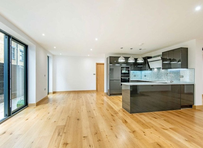 Flat London Lane in Greater London