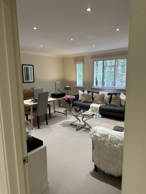 Flat Eccleston Place in City of Westminster