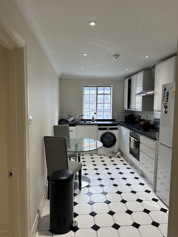 Flat Eccleston Place in City of Westminster