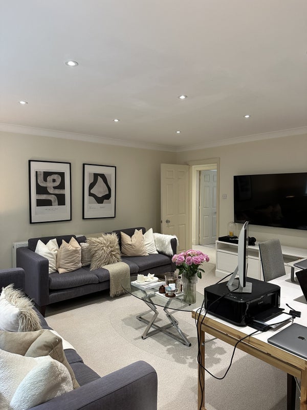 Flat Eccleston Place in City of Westminster