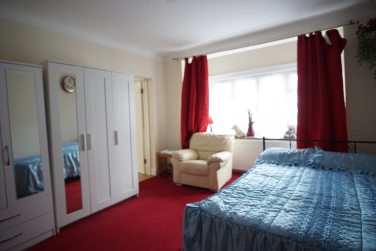 Flat Ravenscroft Avenue in Greater London