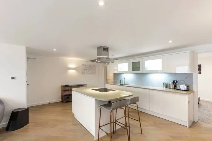 Flat Bradford Road in Greater London