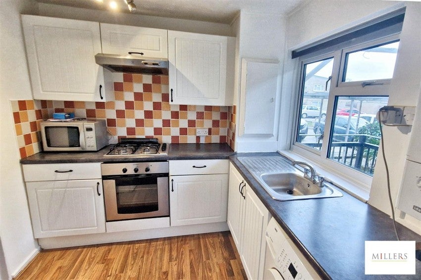 Flat Ladyshot in Harlow