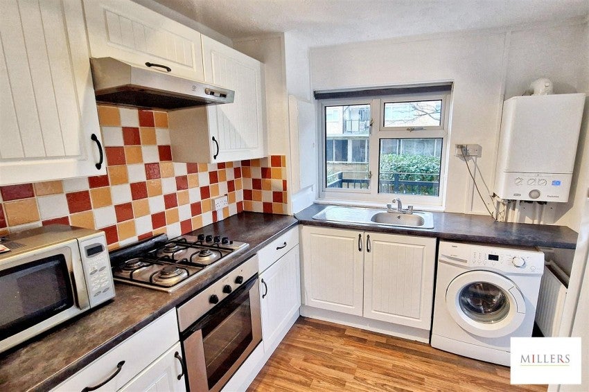 Flat Ladyshot in Harlow