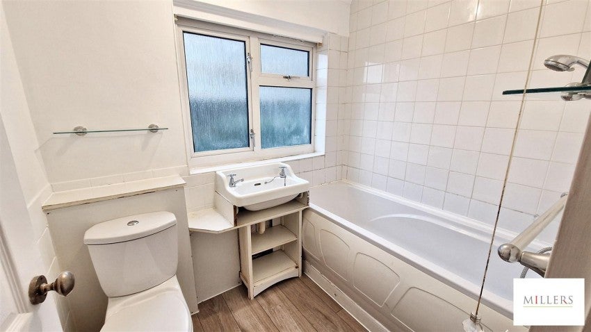 Flat Ladyshot in Harlow