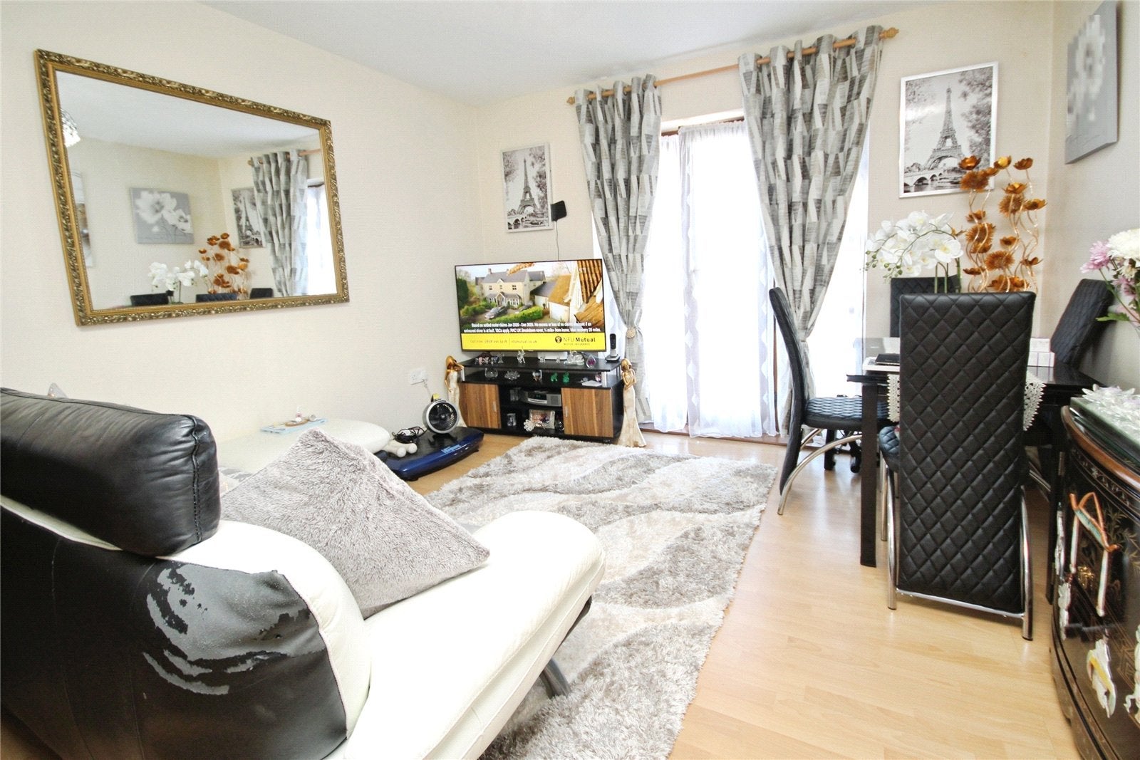 Flat Haysoms Close in Greater London