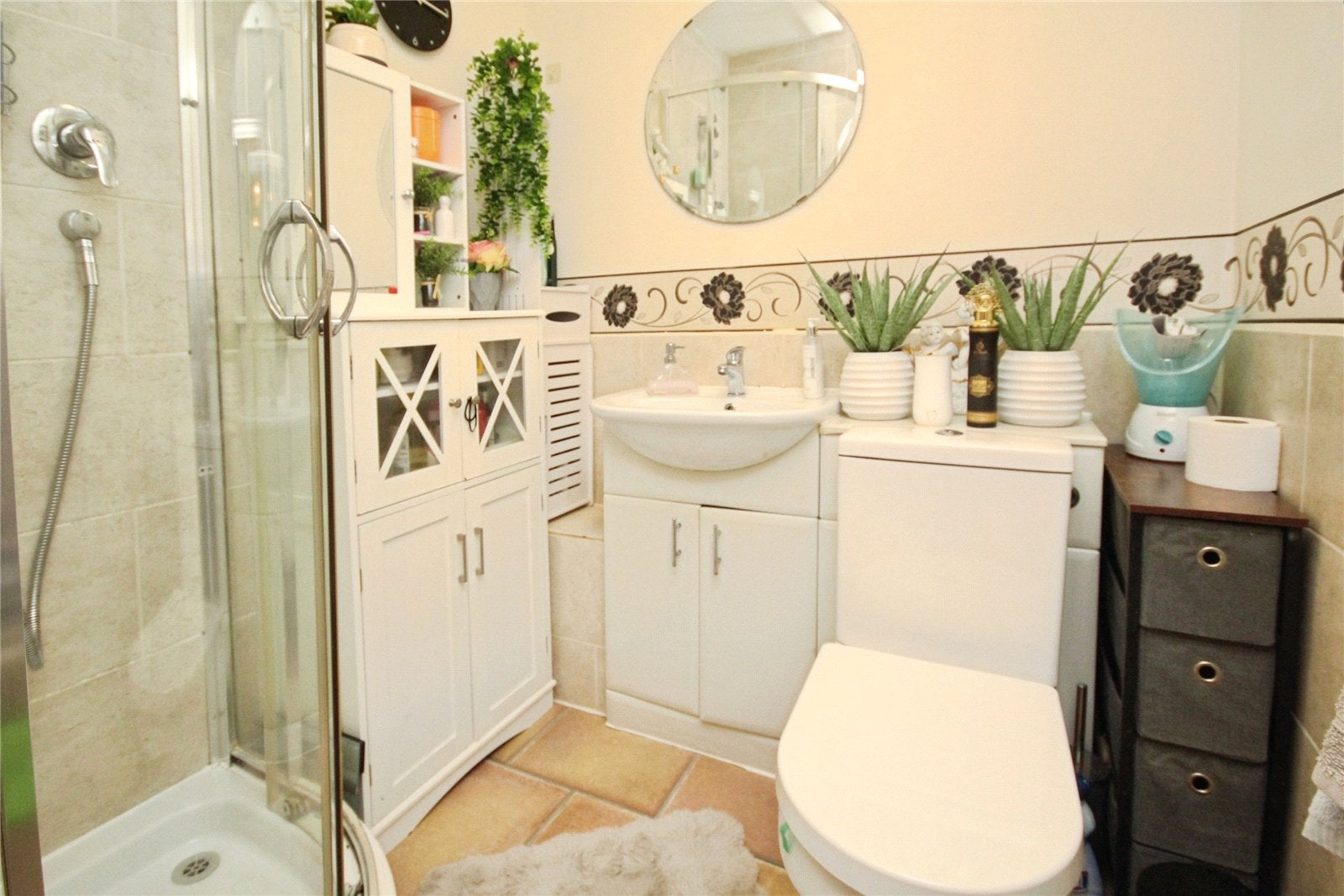 Flat Haysoms Close in Greater London