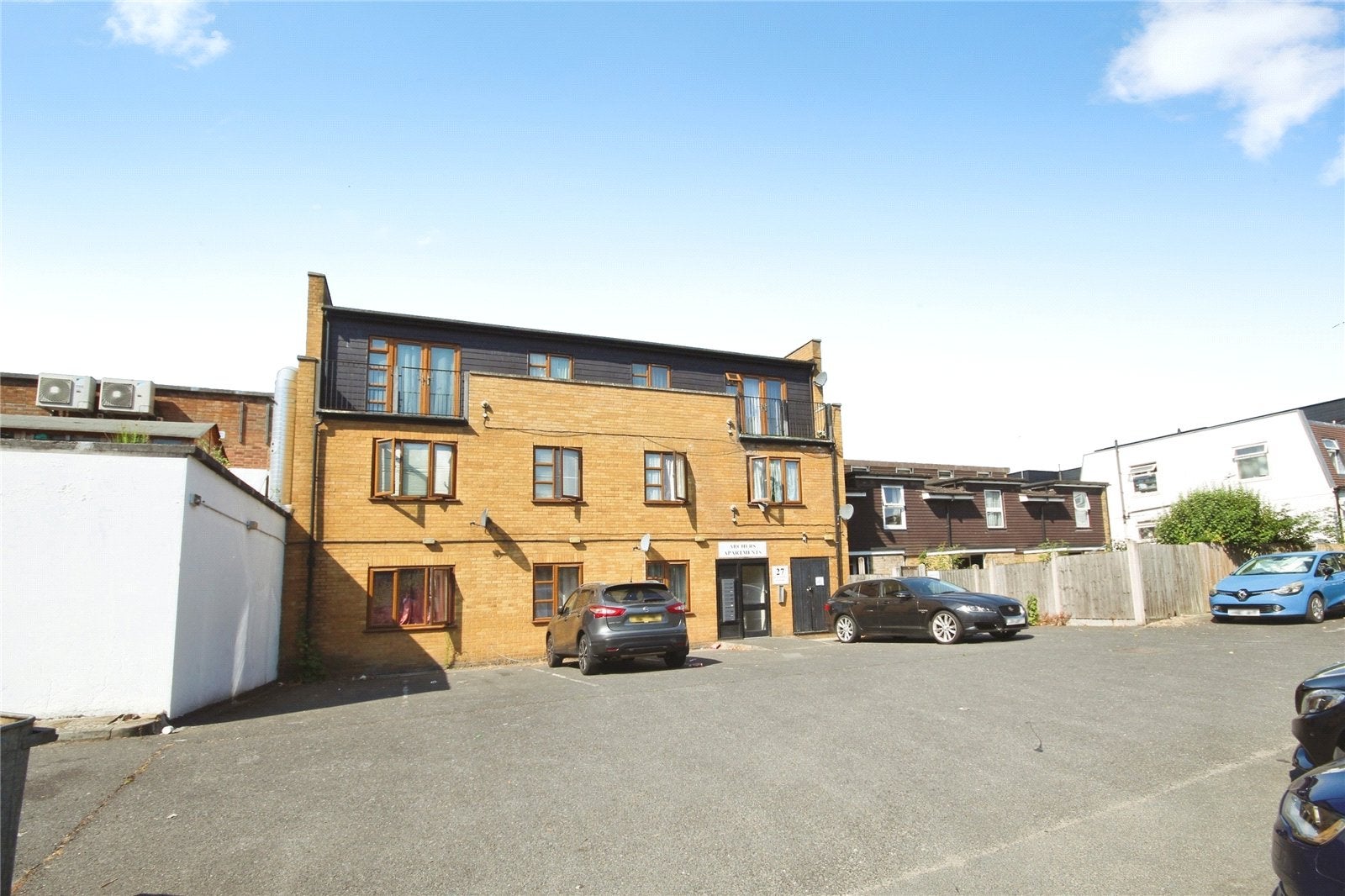 Flat Haysoms Close in Greater London