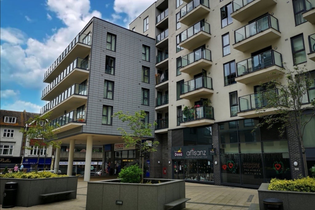 Flat Guildford Road in Woking