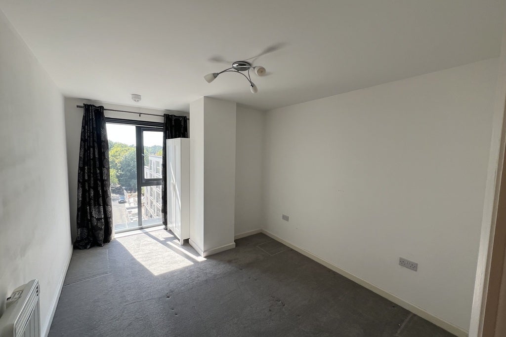 Flat Guildford Road in Woking