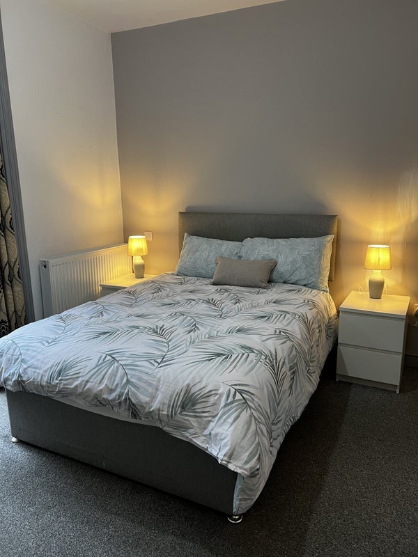 Room Layton Avenue in Mansfield Woodhouse