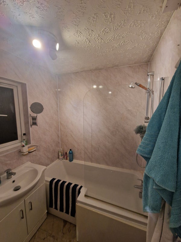 Room Kaimes Crescent in Kirknewton