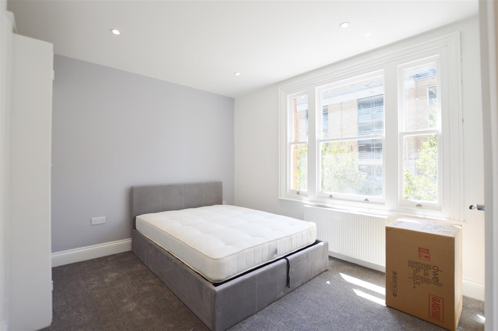 Room Craven Road in Reading