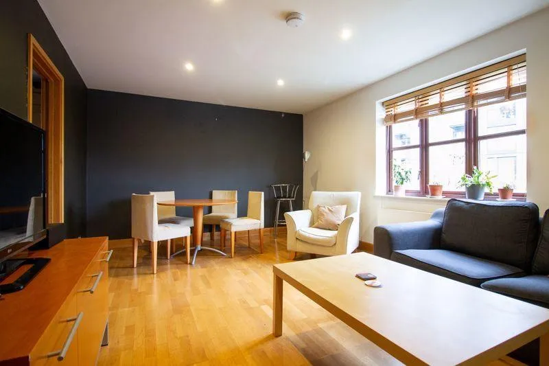 Flat Wapping Lane in Greater London