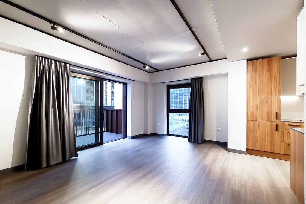 Flat Empire Way in Greater London