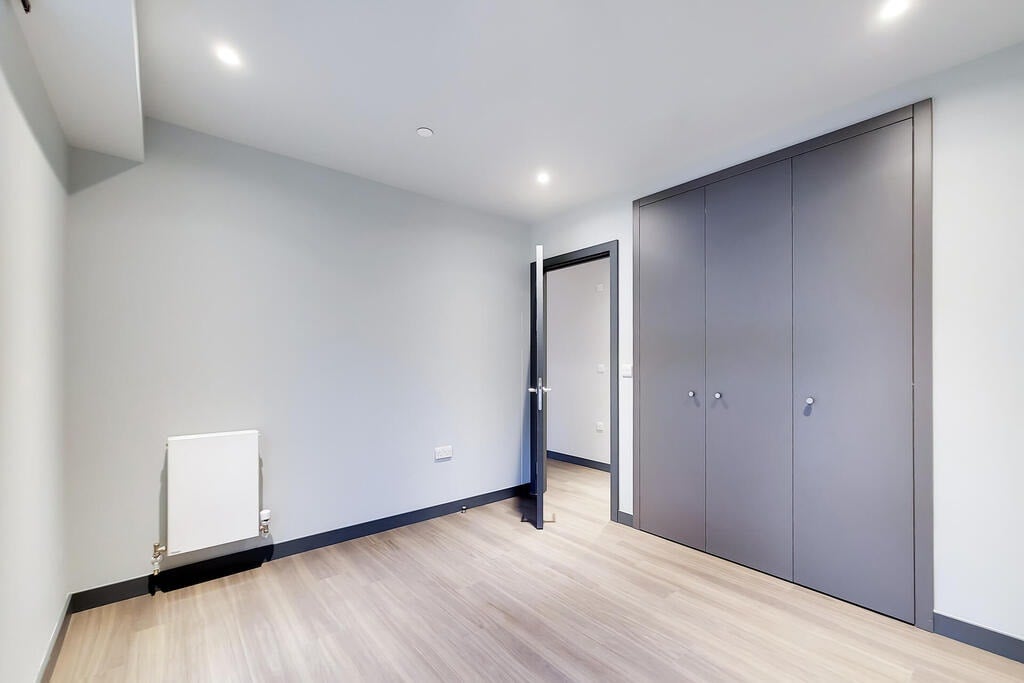 Flat Empire Way in Greater London