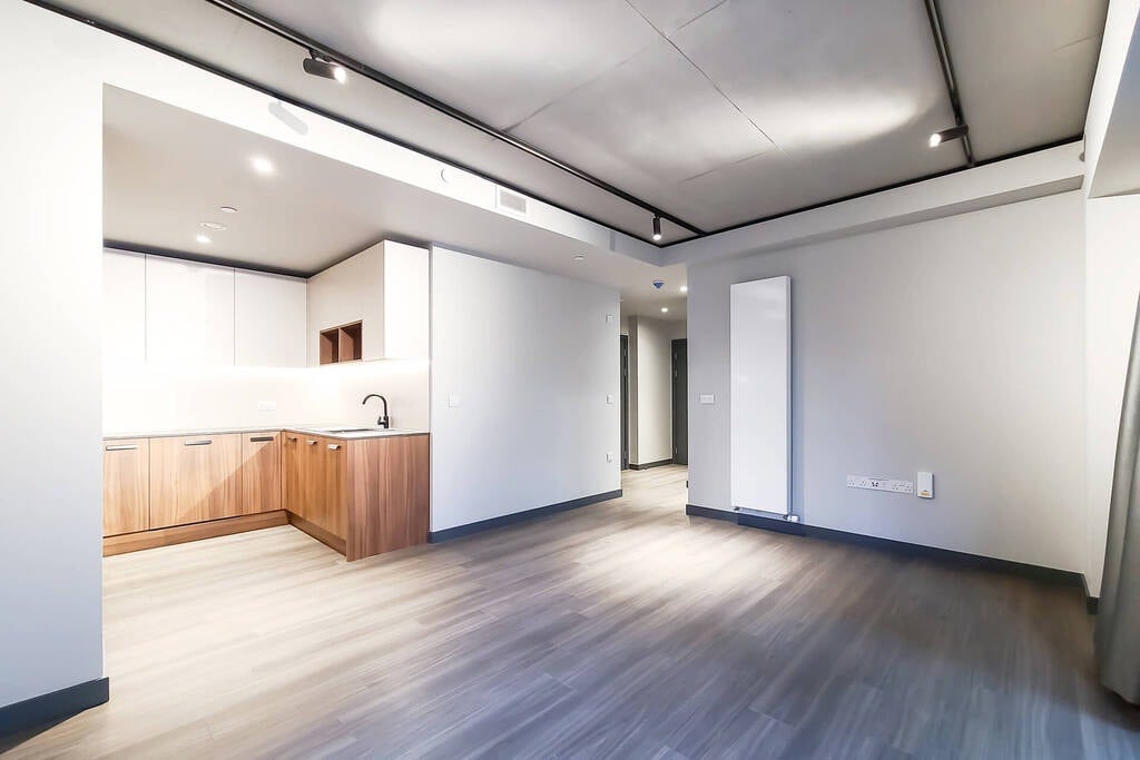 Flat Empire Way in Greater London