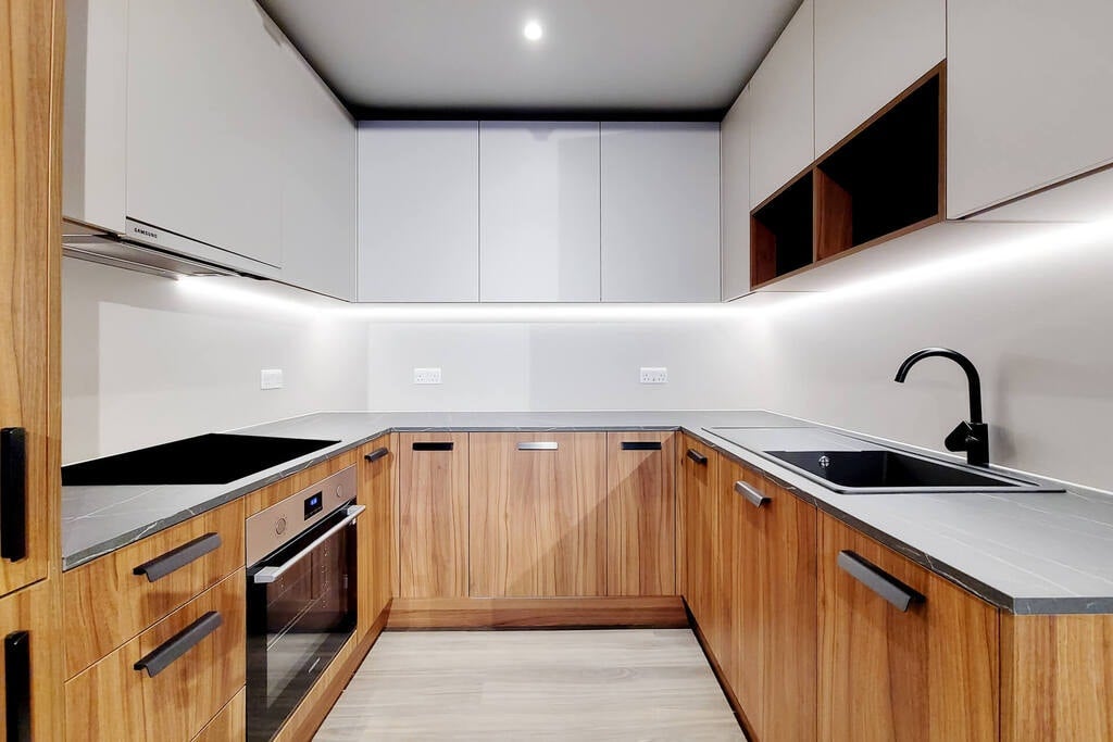 Flat Empire Way in Greater London