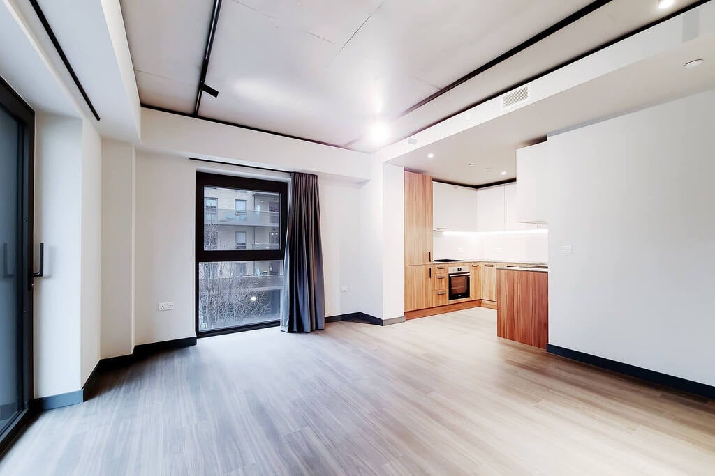 Flat Empire Way in Greater London