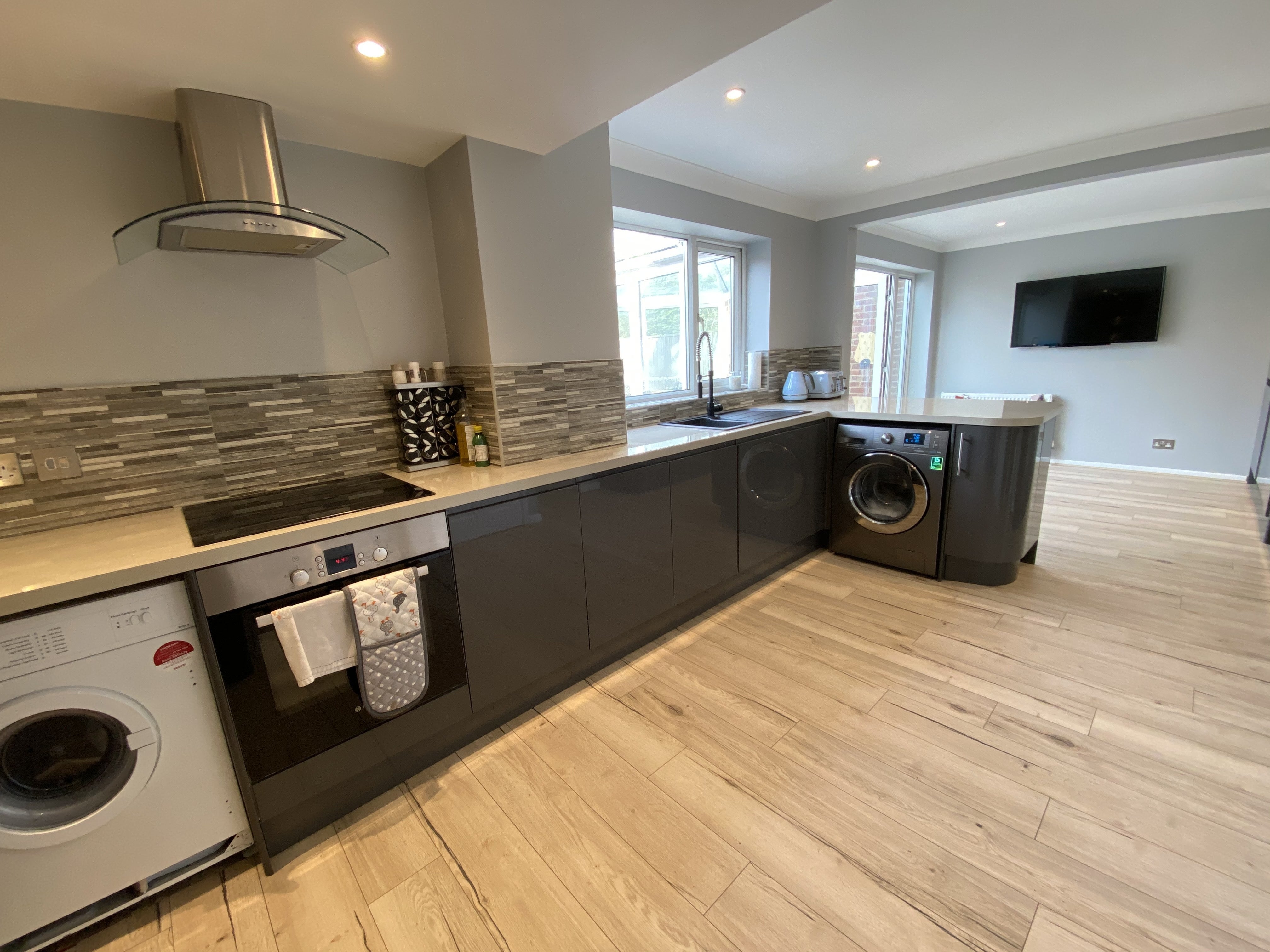 House Dacombe Drive in Upton