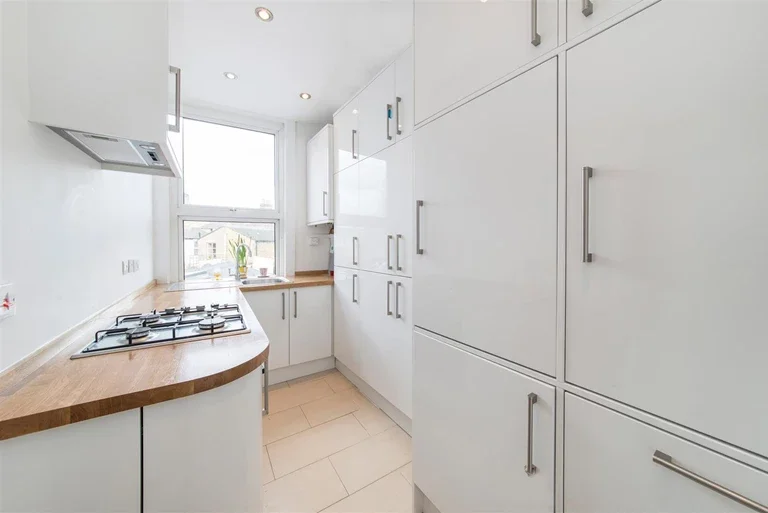 Flat Bellenden Road in Greater London
