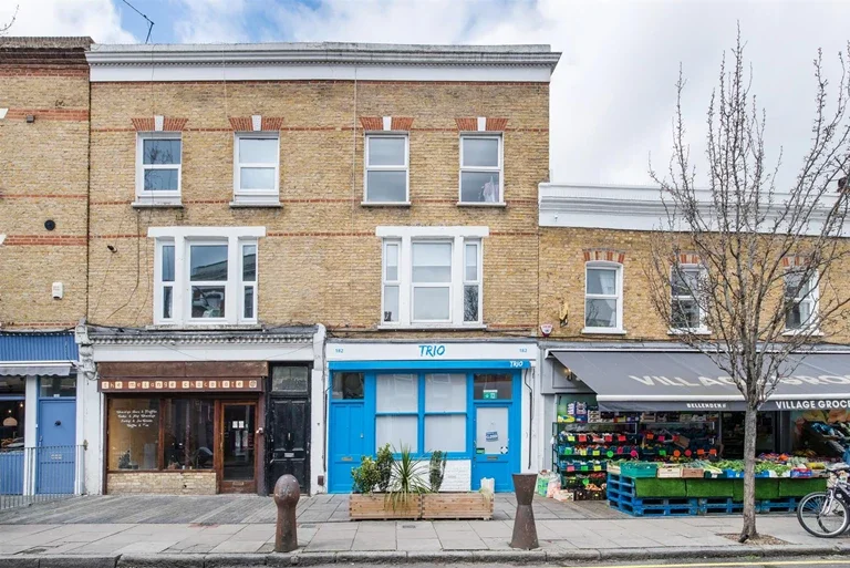 Flat Bellenden Road in Greater London
