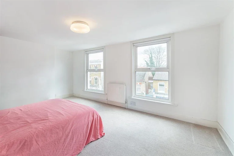 Flat Bellenden Road in Greater London