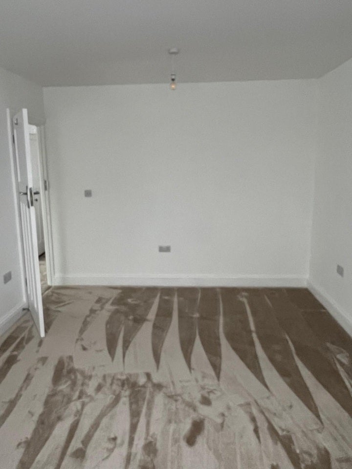 Room Exeter Road in Greater London