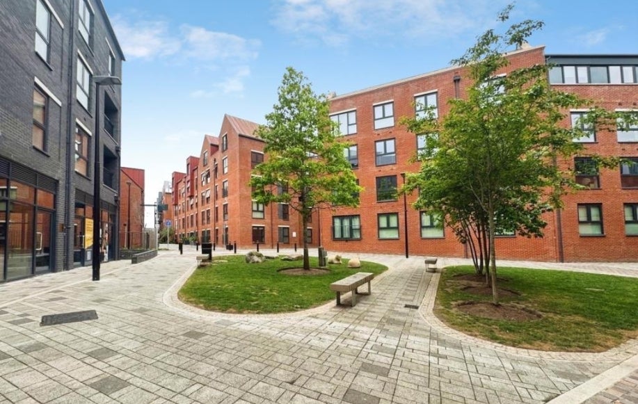 Flat Weavers Lane in Inkpen