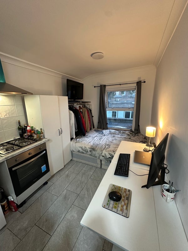 Flat Queen's Road in Greater London