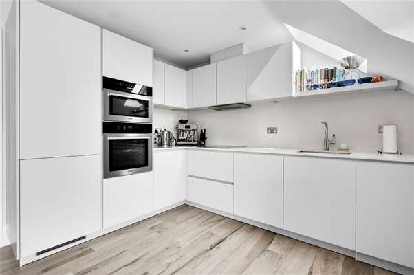 Flat Northdown Lane in Guildford