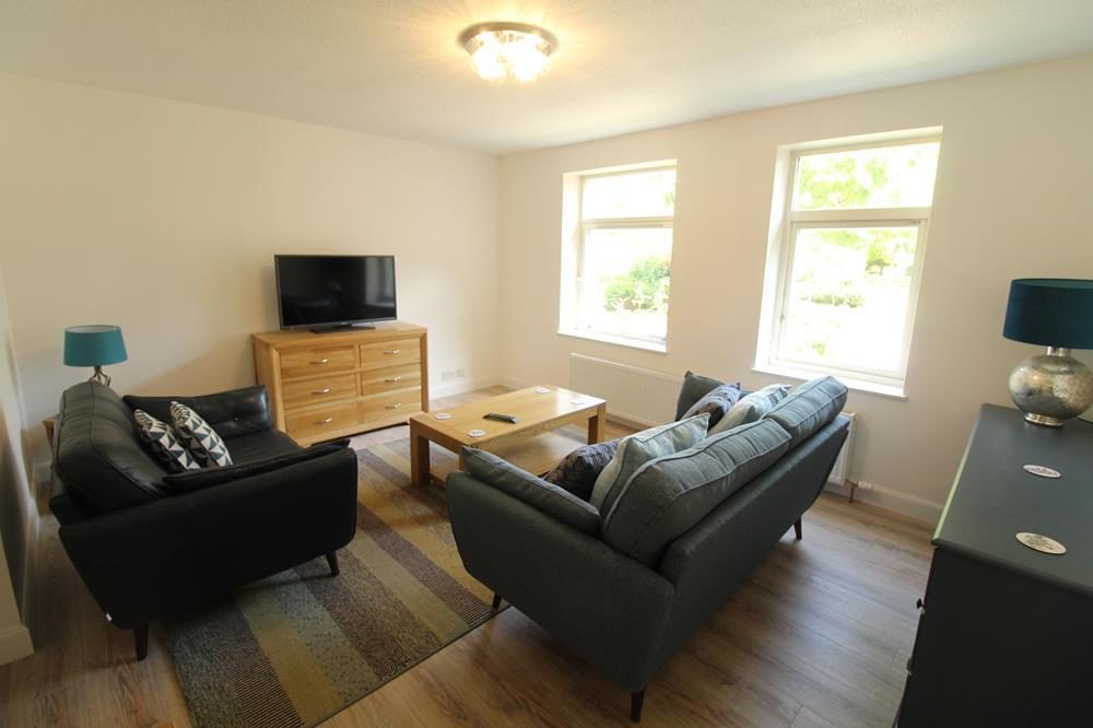 Flat Claremont Gardens in Leeds