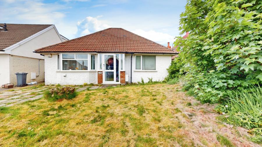 House Ty'n Y Parc Road in Cardiff