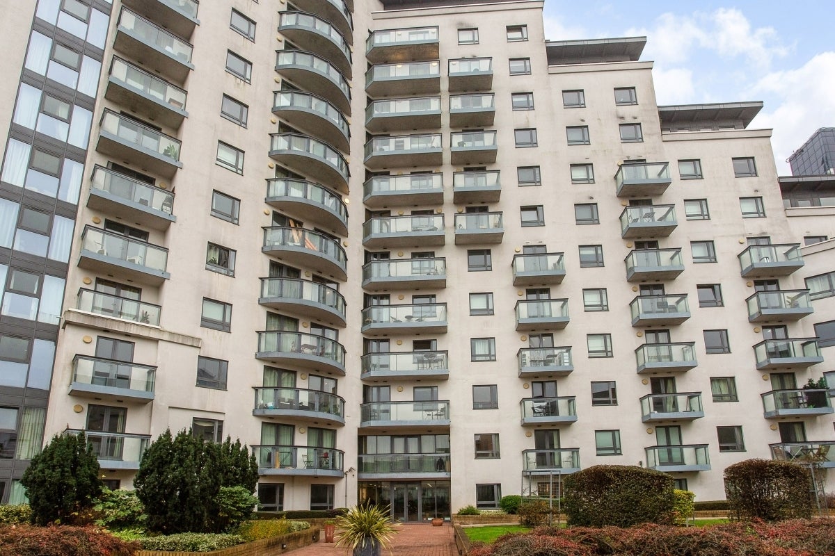 Flat Limeharbour in Greater London