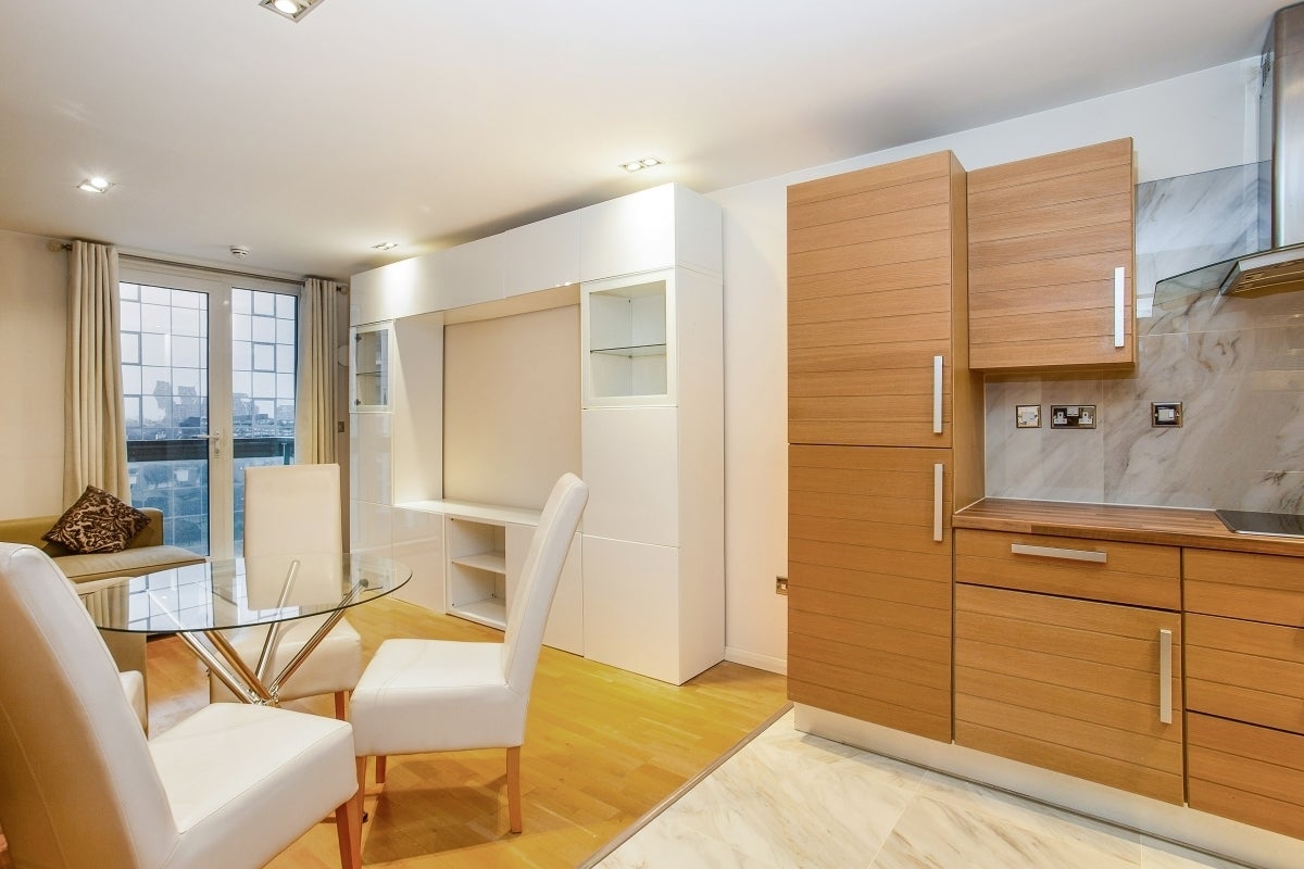 Flat Limeharbour in Greater London