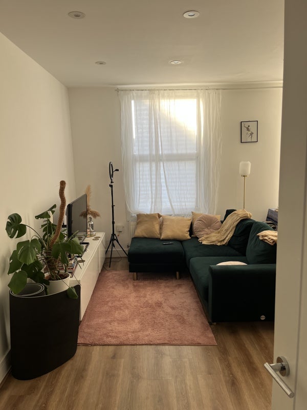 Flat Rollins Street in Greater London