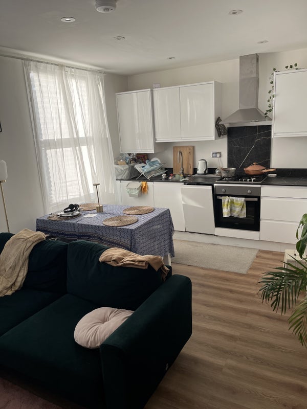 Flat Rollins Street in Greater London