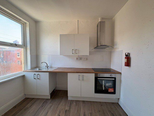 Flat Clifford Road in Blackpool