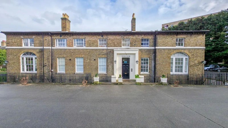 Room Connaught Mews in Greater London