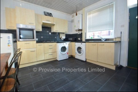 House Carberry Terrace in Leeds