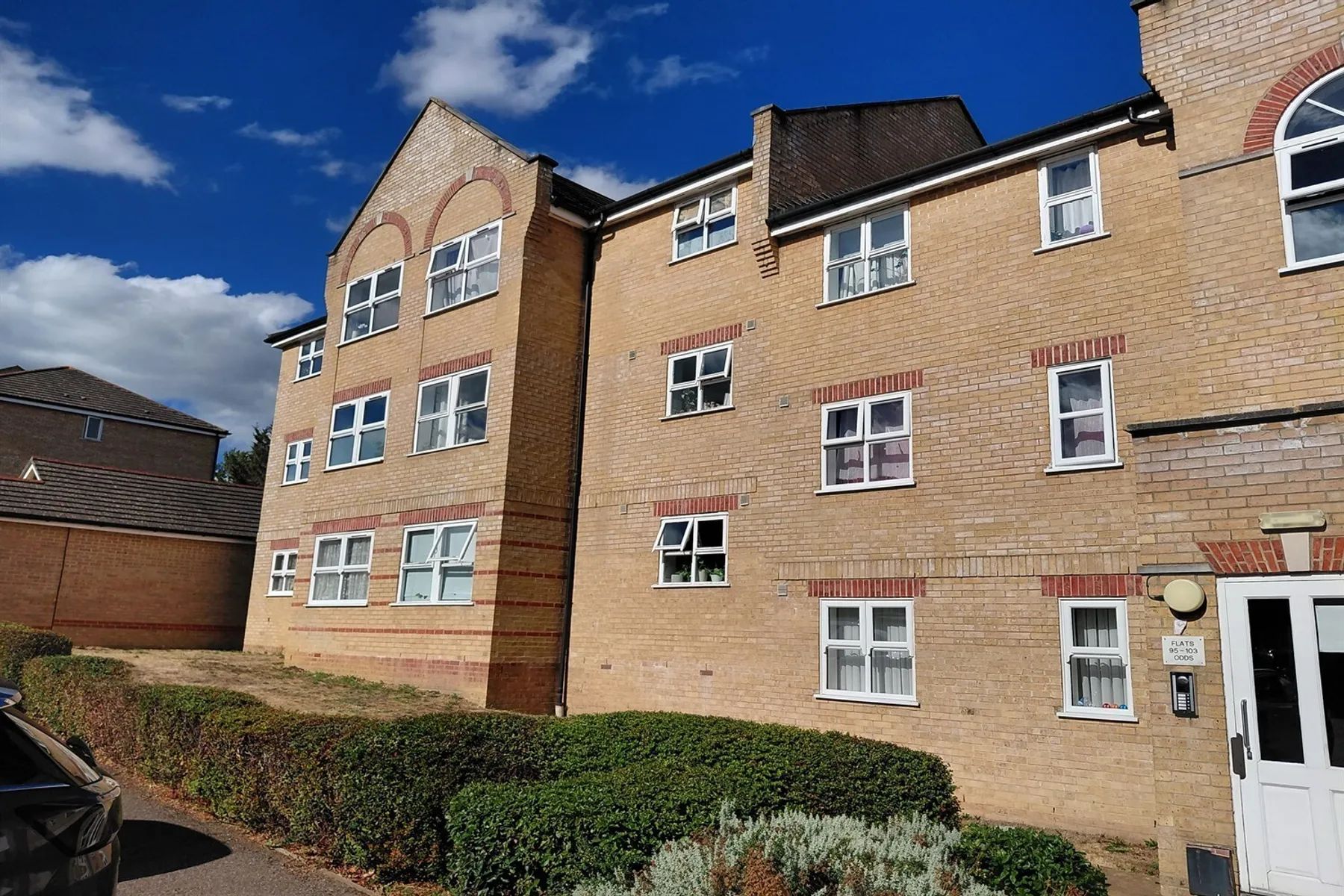 Flat Kirkland Drive in Greater London