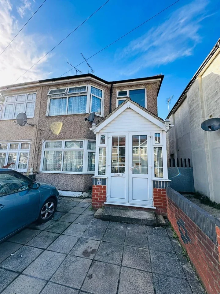 House Ivanhoe Road in Greater London