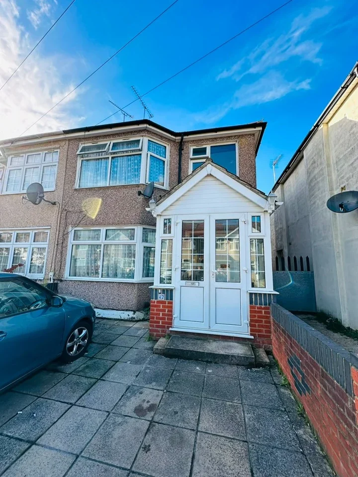 House Ivanhoe Road in Greater London